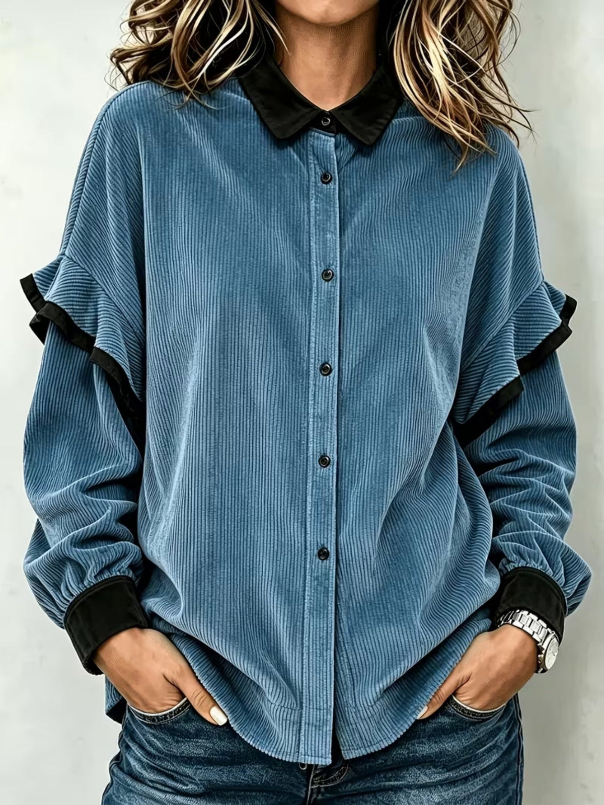 Chemise bleue à col contrastant, vue de face
