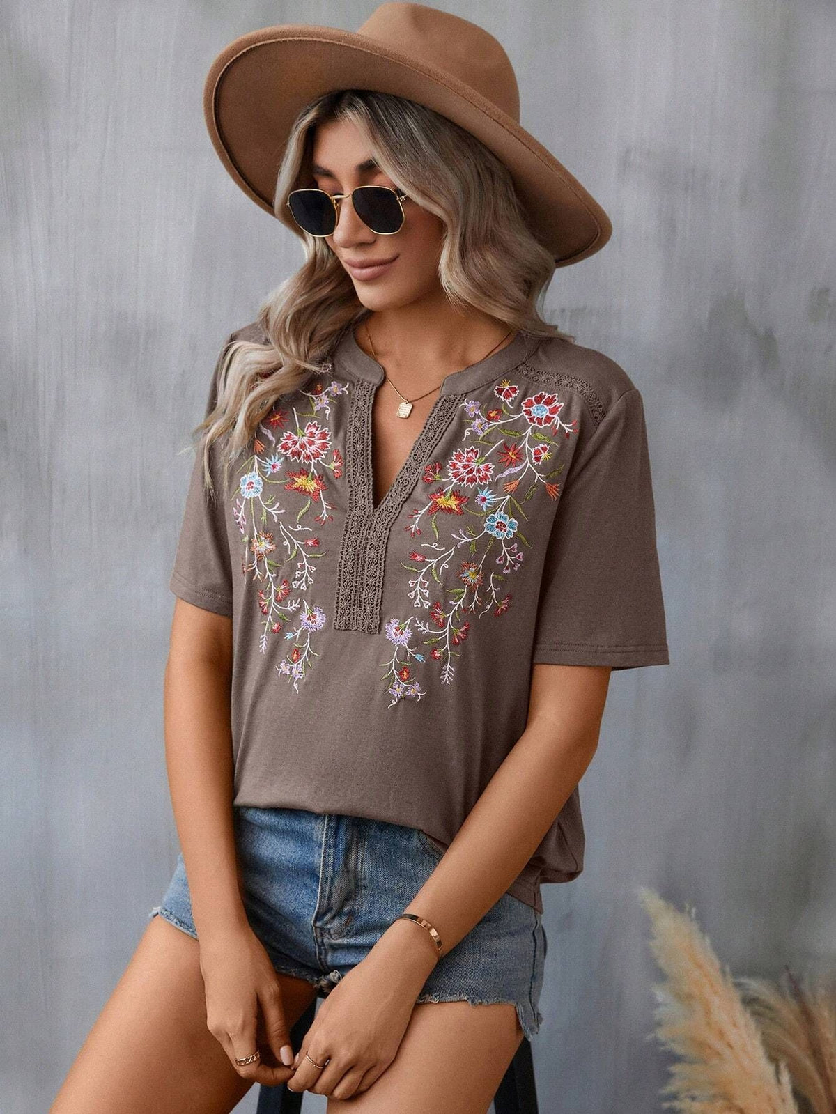 Blouse à broderies fleuries — marron