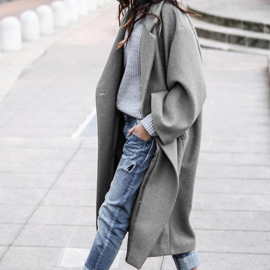 Manteau long gris porté, vue de profil