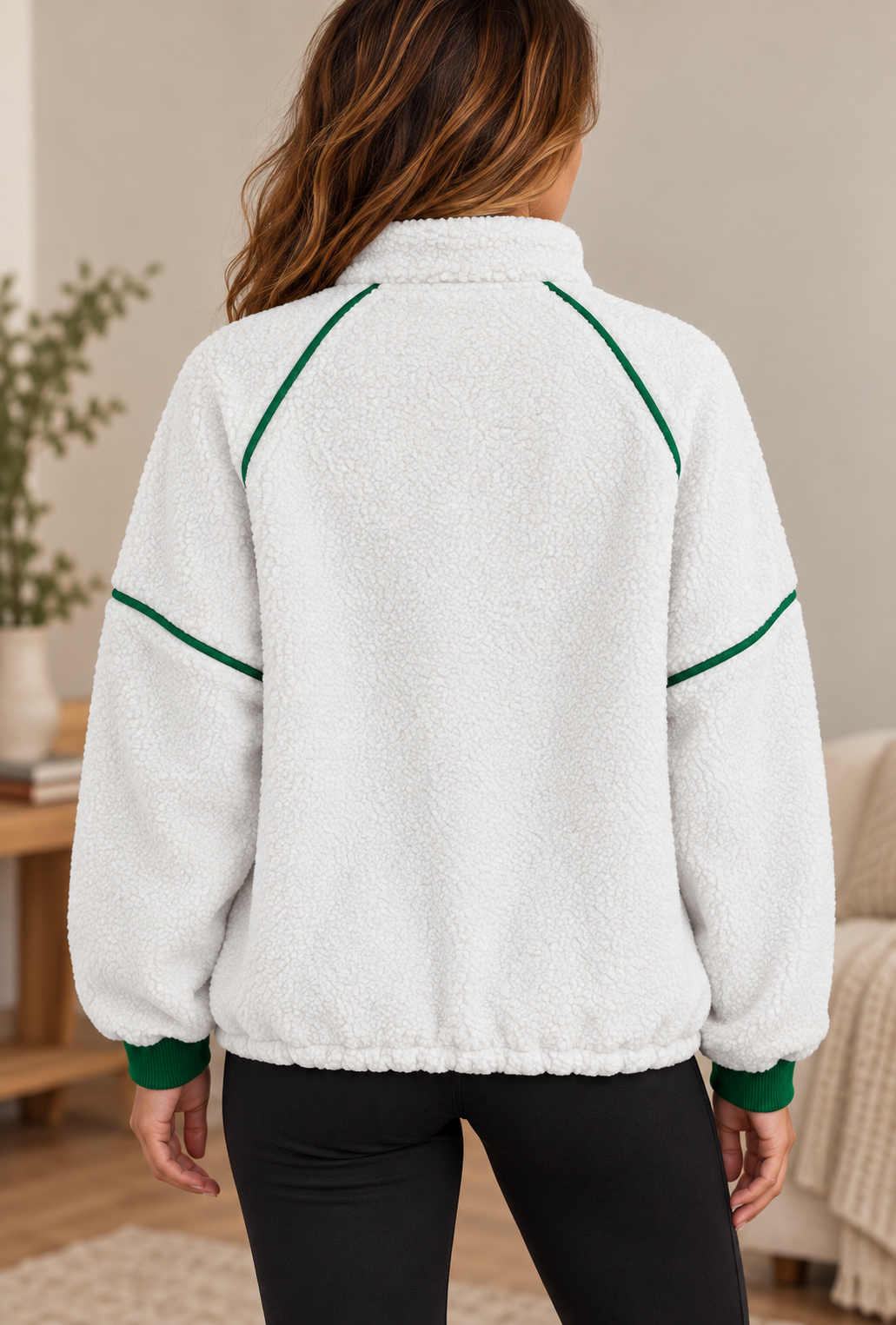 Vue de dos du sweat blanc et vert